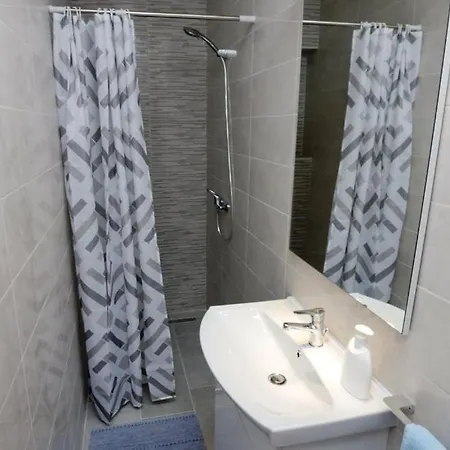 Devic Apartment Sukosan